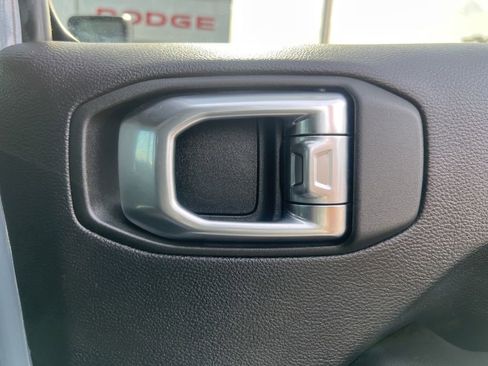 Used 2025 Jeep Wrangler Unlimited Sahara AWD/4WD image 42