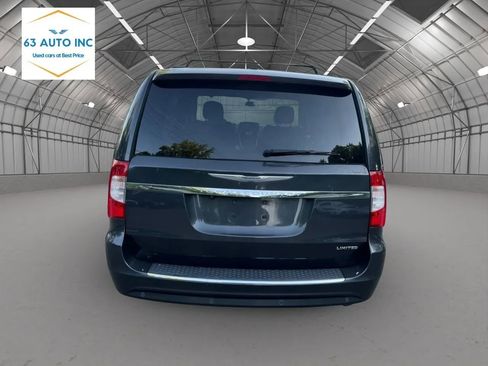 Used 2012 Chrysler Town & Country Limited w/ Luxury Group FWD image 4