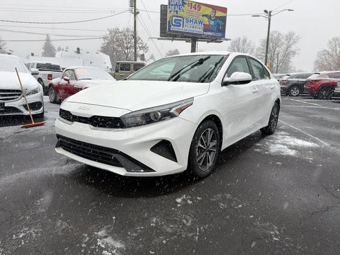 Used 2023 Kia Forte LXS image 2
