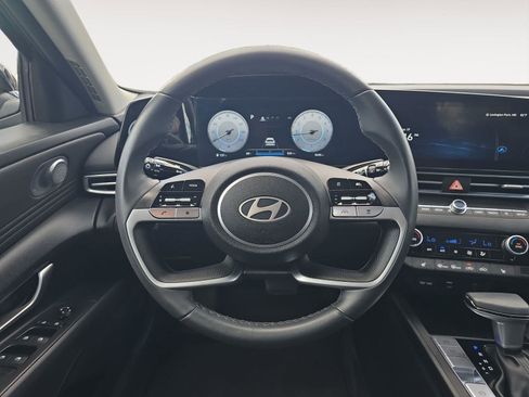 Used 2025 Hyundai Elantra SEL FWD image 11