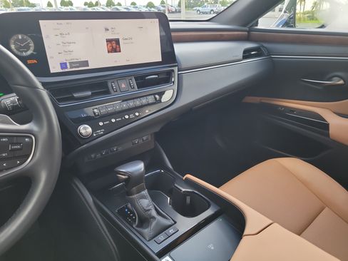 Used 2025 Lexus ES 300h w/ Premium Package FWD image 21