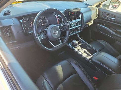 Used 2022 Nissan Pathfinder SL w/ SL Black Package image 6