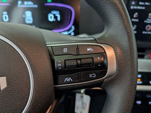 Used 2025 Kia Sportage LX image 16