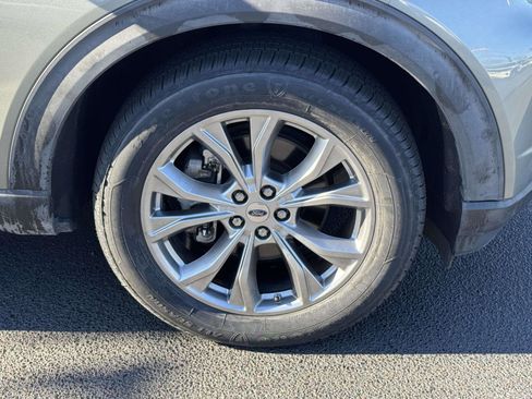 Used 2020 Ford Explorer XLT w/ Equipment Group 202A image 7