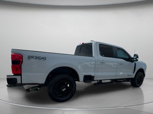 New 2026 Ford F250 Lariat w/ Black Appearance Package image 31