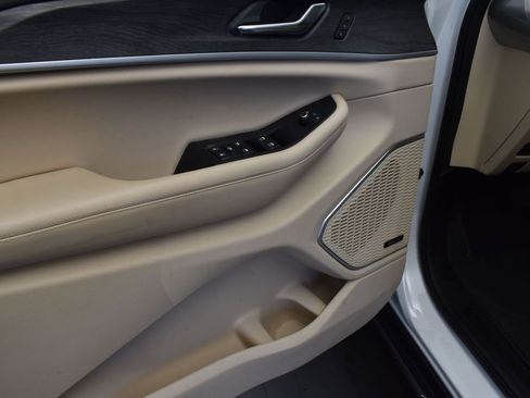 Used 2022 Jeep Grand Cherokee Limited image 11