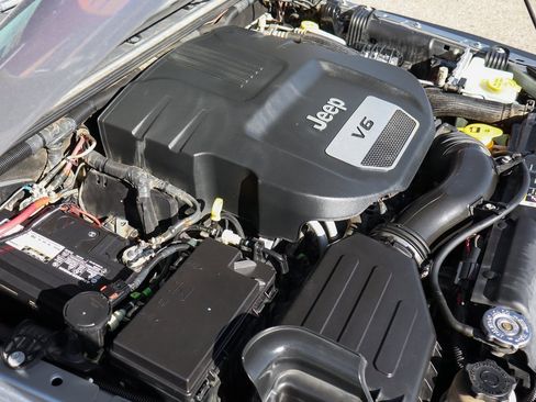 Used 2018 Jeep Wrangler Unlimited Sport S image 11