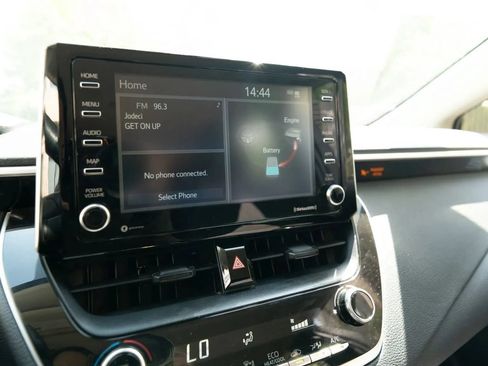 Used 2021 Toyota Corolla LE FWD image 31