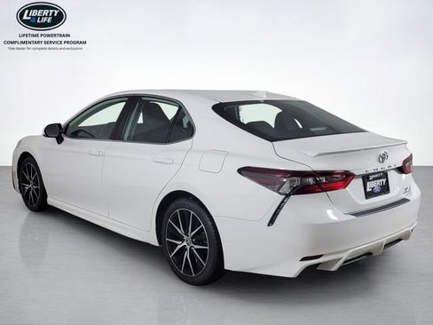 Used 2022 Toyota Camry SE image 5