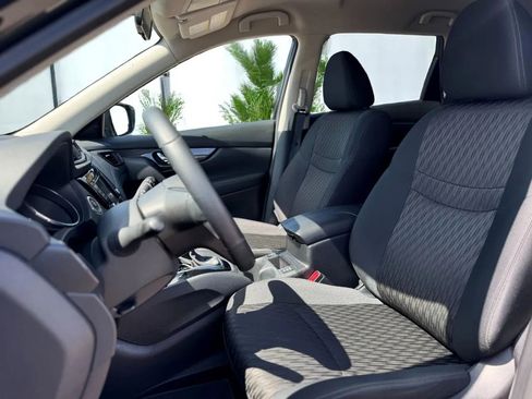 Used 2018 Nissan Rogue SV image 17