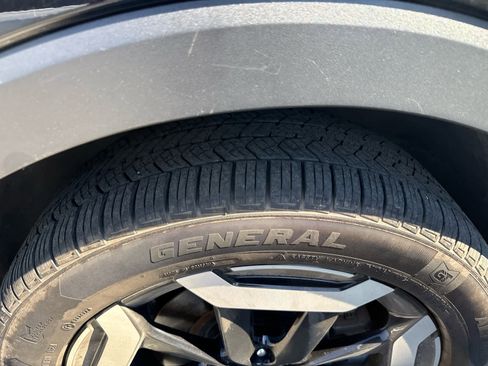 Used 2023 Kia Telluride S image 2