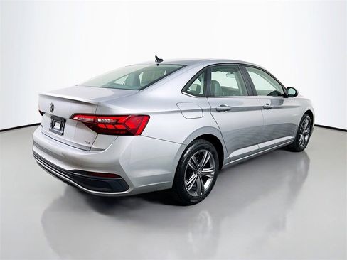 Used 2024 Volkswagen Jetta SE image 7