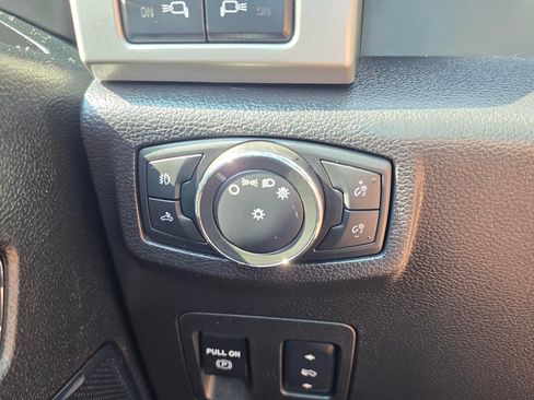 Used 2018 Ford F150 Lariat w/ Equipment Group 502A Luxury AWD/4WD image 22