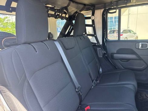 Used 2019 Jeep Wrangler Unlimited Sahara AWD/4WD image 19