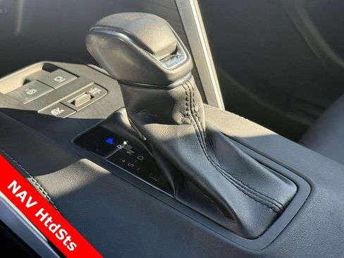 Used 2022 Toyota Venza XLE image 19