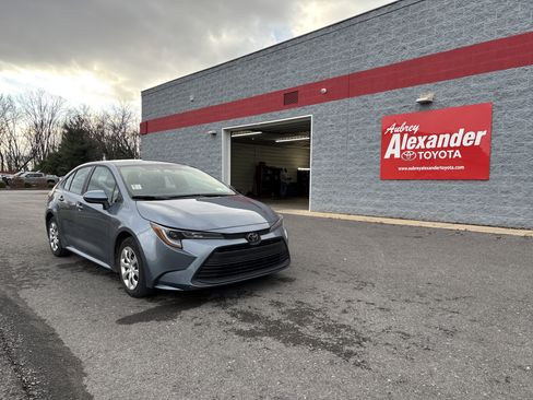 Used 2024 Toyota Corolla LE image 1