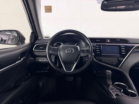 Used 2018 Toyota Camry XLE image 13