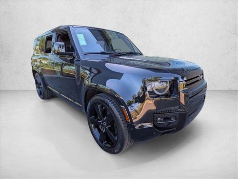 Used 2023 Land Rover Defender 130 X-Dynamic SE image 3