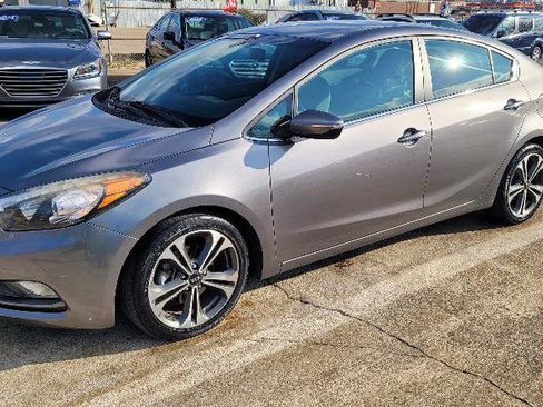 Used 2015 Kia Forte EX w/ UVO Package W/17" Alloys image 2