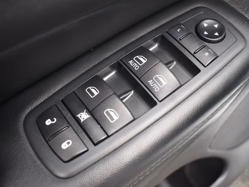 Used 2020 Jeep Grand Cherokee Altitude AWD/4WD image 22