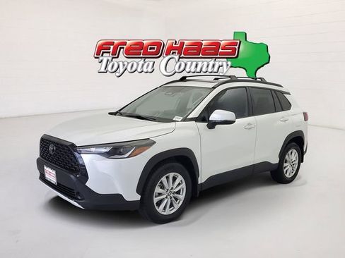 Used 2024 Toyota Corolla Cross LE FWD image 1