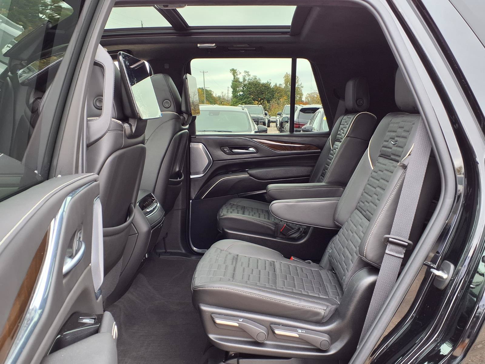 Certified 2023 Cadillac Escalade Sport Platinum w/ LPO, ONYX Package AWD/4WD image 11