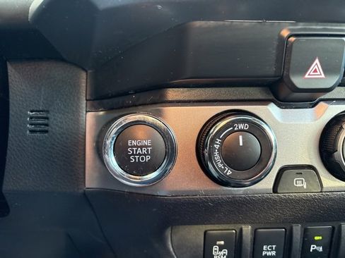 Used 2022 Toyota Tacoma Limited image 27