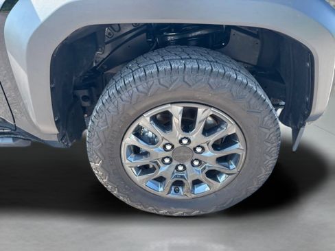 Certified 2025 Toyota 4Runner SR5 AWD/4WD image 36