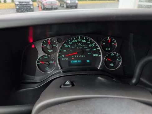 Used 2017 Chevrolet Express 2500 LT w/ LT Preferred Equipment Group RWD image 3