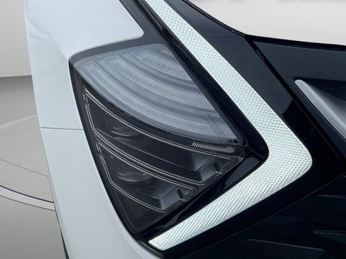 New 2025 Kia Sportage LX image 9