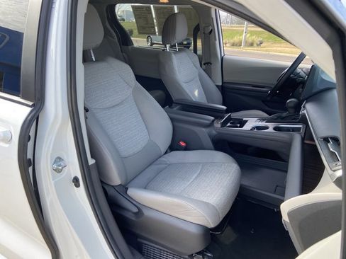 Used 2024 Toyota Sienna LE image 19