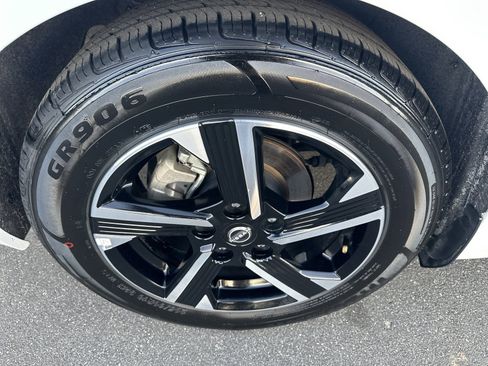 Used 2025 Nissan Sentra SV image 30