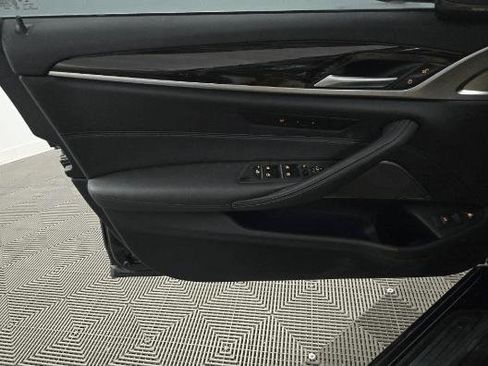 Used 2023 BMW 530e image 19