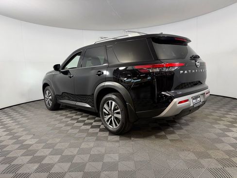 Used 2025 Nissan Pathfinder SL image 9