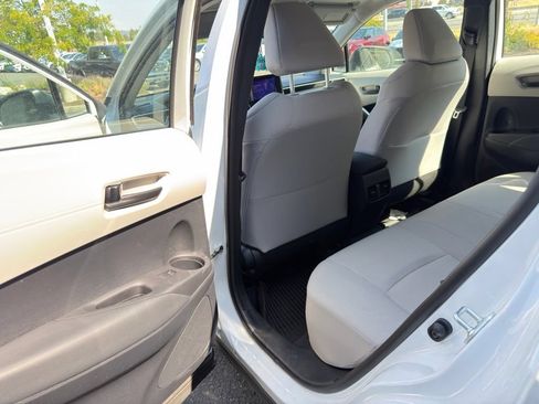 Used 2024 Toyota Corolla Cross L AWD/4WD image 18