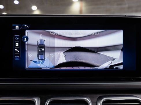 Used 2025 Mercedes-Benz GLS 580 4MATIC image 19