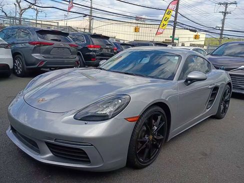 Used 2018 Porsche 718 Cayman image 2