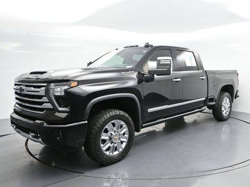 Used 2024 Chevrolet Silverado 2500 High Country w/ High Country Premium Package AWD/4WD image 3