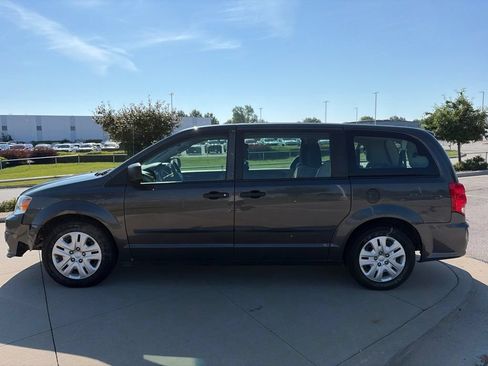 Used 2016 Dodge Grand Caravan American Value Package FWD image 5