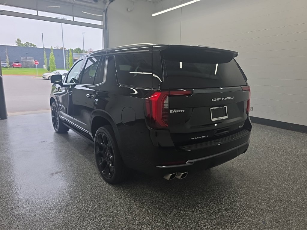 Used 2025 GMC Yukon Denali Ultimate AWD/4WD image 3