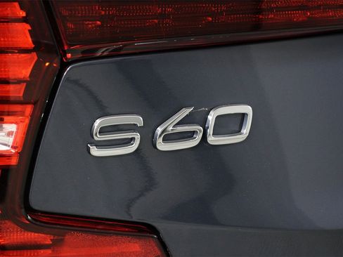 Certified 2023 Volvo S60 B5 Core image 19