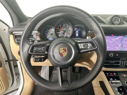 Certified 2022 Porsche Macan AWD/4WD image 20