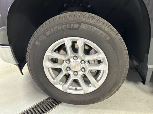 Used 2025 Chevrolet Silverado 1500 LT AWD/4WD image 9