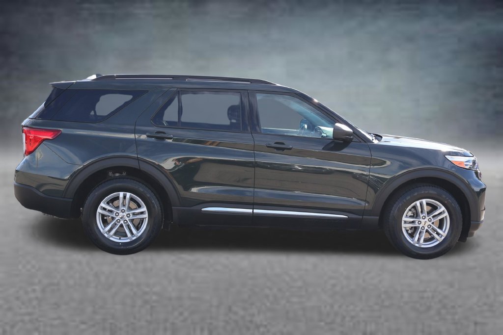 Used 2023 Ford Explorer XLT w/ Equipment Group 202A AWD/4WD image 2