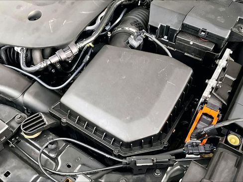 Used 2023 Volvo XC40 B5 Plus image 42