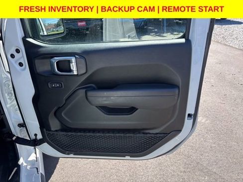 Used 2025 Jeep Wrangler Unlimited Rubicon image 13