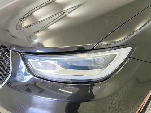 Used 2023 Chrysler Pacifica Touring-L FWD image 33