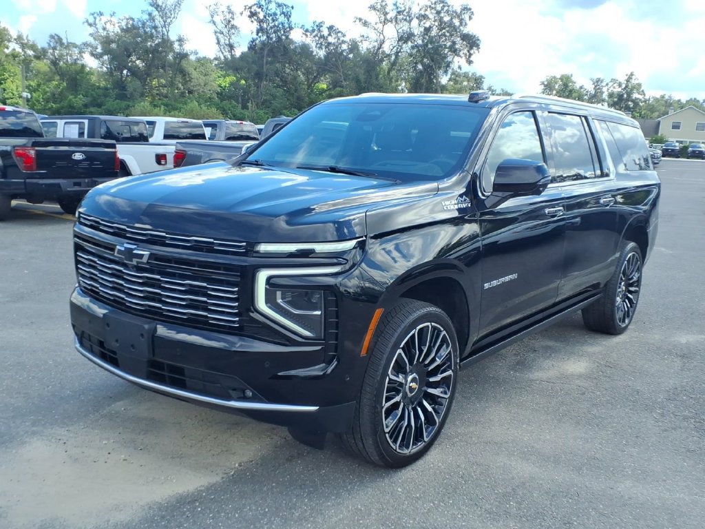 Used 2026 Chevrolet Suburban High Country AWD/4WD image 3