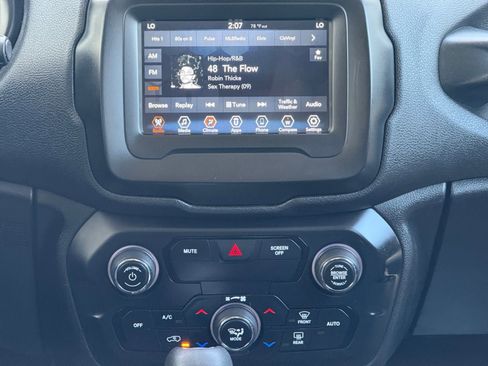 Used 2019 Jeep Renegade Altitude w/ Quick Order Package 2XM image 14