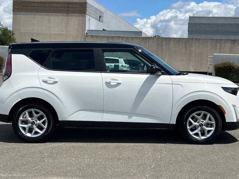 Used 2025 Kia Soul S FWD image 6